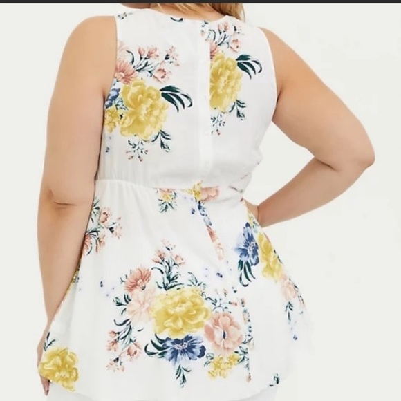 EUC Torrid size 5 babydoll floral tank top, flowy and soft 🌸❤️ - Picture 2 of 3